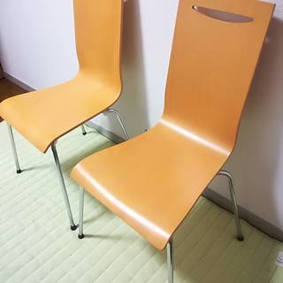 シンプルな椅子　2脚セット