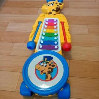 おもちゃの鉄琴太鼓