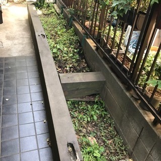 取り引き中  枕木の花壇撤去と残土の処分