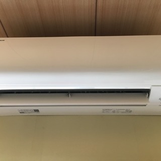 ルームエアコン 2014年製 DAIKIN 25Kw 8畳 取り付け工事込み‼️