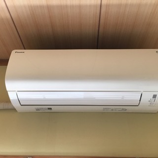 ルームエアコン 2014年製 DAIKIN 25Kw 8畳 取り付け工事込み‼️