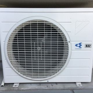 ルームエアコン 2014年製 DAIKIN 25Kw 8畳 取り付け工事込み‼️