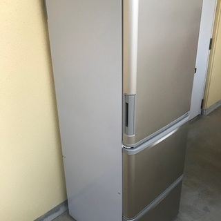 【高年式　大型冷蔵庫　安心の3か月保証　配達・設置OK】シャープ 350L 3ドア冷蔵庫（ゴールド系）SHARP どっちもドア SJ-WA35A-N