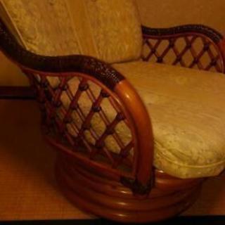 籐の回転椅子