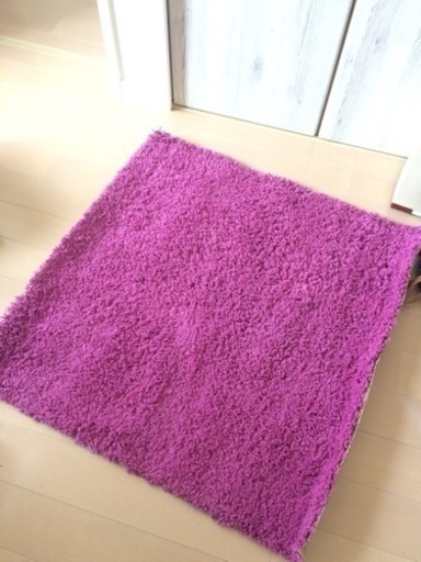 Ikeaのシャギーカーペット 赤紫 まろ 鶴ヶ島のカーペット マット ラグの中古あげます 譲ります ジモティーで不用品の処分