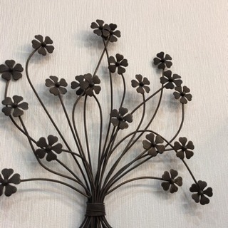 鉄製の花型オブジェ