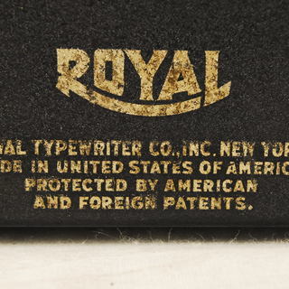 ROYAL タイプライター　ケース付　レトロ　アンティーク　インテリア コレクション 年代物　アメリカ製　アントレ