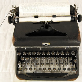 ROYAL タイプライター　ケース付　レトロ　アンティーク　インテリア コレクション 年代物　アメリカ製　アントレ