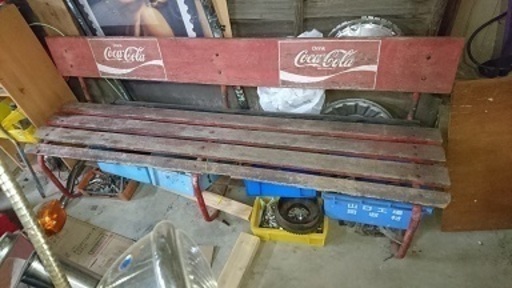 レアな、コカ・コーラの木製ベンチです。