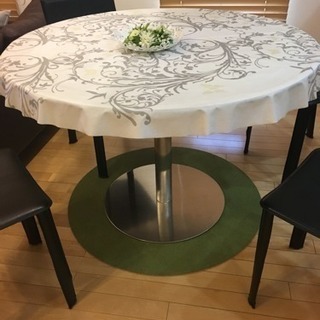 円形ダイニングテーブル