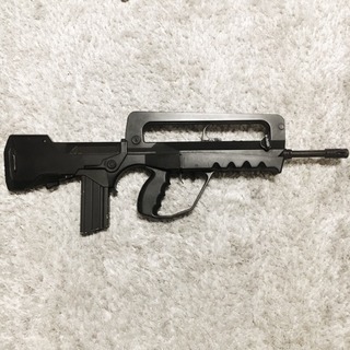 ファマス FA-MAS 5.56F1 電動ガン バッテリー二本付き 動作確認済