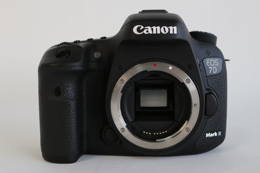 新品級・超美品です★Canon EOS 7D Mark II 元箱・付属品有