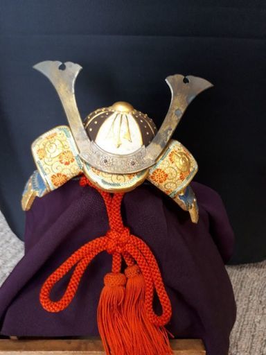 木彫り　龍山作　兜