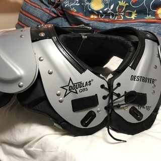 アメリカンフットボール ショルダーパッド　ダグラス 17\" - 18\" ダグラス ショルダーパッド CP Mr.D-Z｜アメフト用品専門店 QB