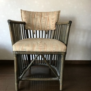 籐編みっぽいおしゃれな椅子