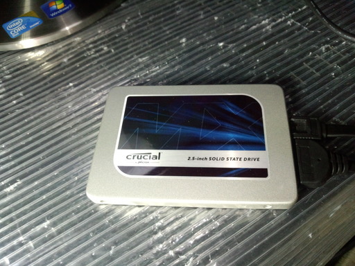 SSD 2TB 中古 電源投入回数約50回 使用時間約100時間 動作保証有