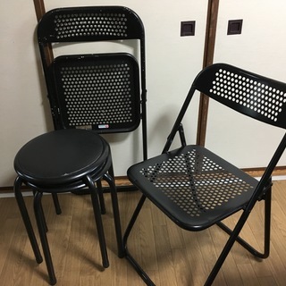 折りたたみ椅子✕２脚　＋　丸椅子✕２脚