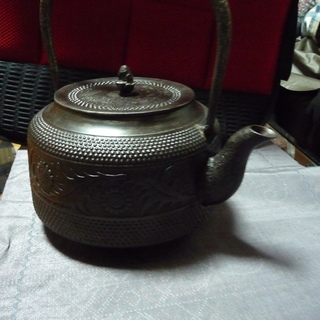 骨董好きな方に ビンテージ鉄瓶です。