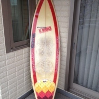 最終値下げ‼ サーフボード 6’0 アルメリック Red Beauty(レッド ビューティー) トム・カレンモデル サーフィン ショート トライフィン オンフィン マリンスポーツ 安 波乗り 初心者 夏