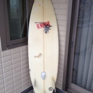 最終値下げ‼ サーフボード 6’0 アルメリック Red Beauty(レッド ビューティー) トム・カレンモデル サーフィン ショート トライフィン オンフィン マリンスポーツ 安 波乗り 初心者 夏