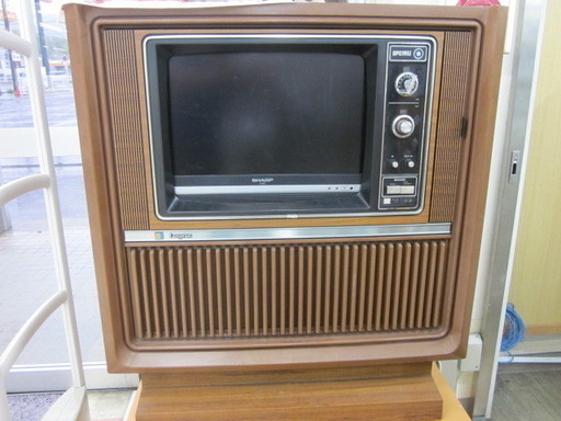 レトロ風　SHARP液晶テレビ