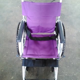 軽量自走用車椅子　紫色　AYL22-40