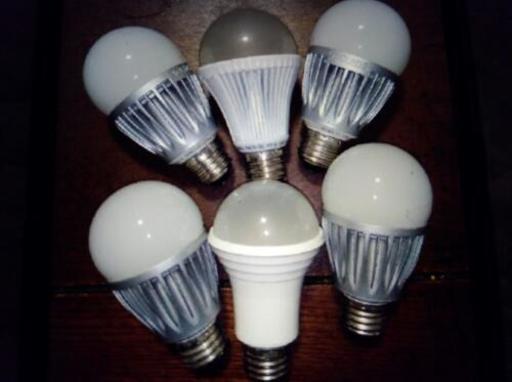 LED 電球
