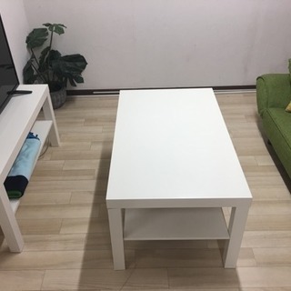白のテーブル1500円で譲ります。