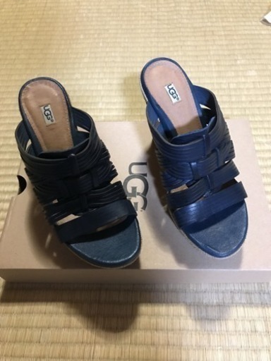 UGG サンダル ネイビー