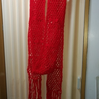 手編みストール　マフラー　赤　長いです。