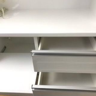本日、入荷 配達・設置OK】大型 人気のエナメルホワイト 中古食器棚 