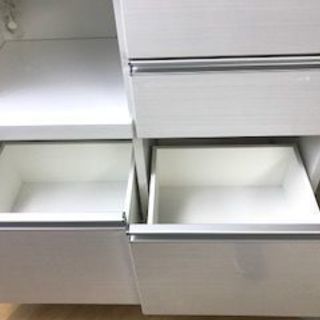 本日、入荷 配達・設置OK】大型 人気のエナメルホワイト 中古食器棚 