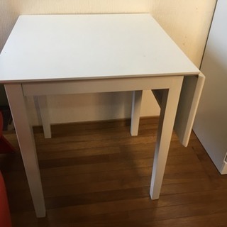 白い伸縮テーブル