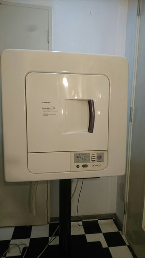 美品☆TOSHIBA ED-D40M5-W [衣類乾燥機]☆台付き！