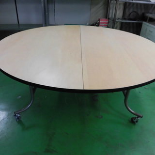 折り畳み丸テーブル　【直径約180cm】