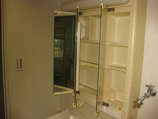 ナショナル松下電工洗面化粧台三面鏡陶器製ボール巾75cm X 奥行56cmx高さ180ｃｍ のぐのぐ 生田の収納家具 キャビネット の中古あげます 譲ります ジモティーで不用品の処分