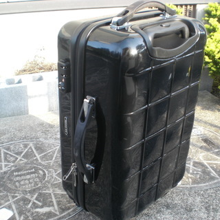 スーツケース　黒色　(鍵付き)