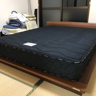 ベッド(マットレス付き)  クイーンサイズ