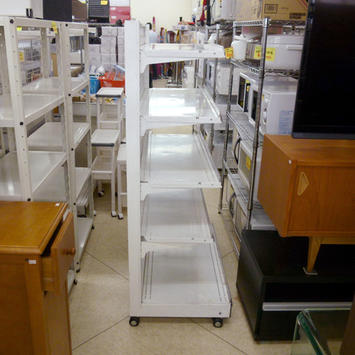 商品棚 スチール棚 店舗用什器 ラック 白 ネット状で商品掛け展示OK 5段 西宮の沢 (モノハウス☆宮の沢) 宮の沢のその他の中古あげます