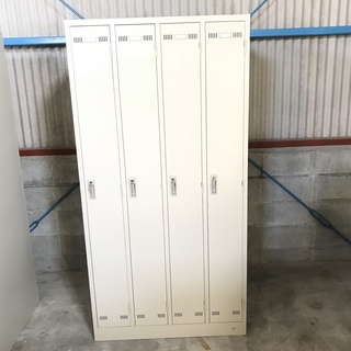 【値下げしました】　４人用ロッカー　鍵付き美品