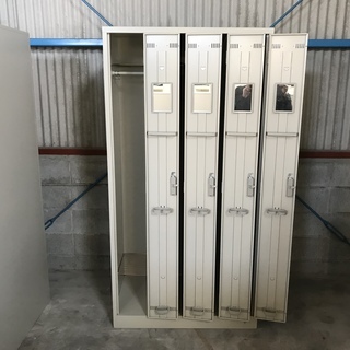 【値下げしました】　４人用ロッカー　鍵付き美品