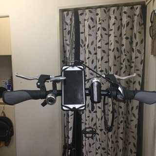 【お取引中】美品 去年購入クロスバイク 縦置きスタンド、アクセサリー付き