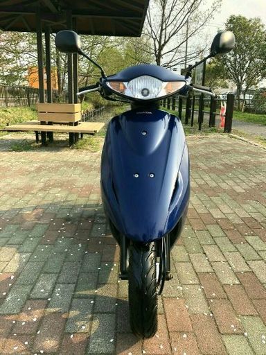 優れたエンジン、ホンダ。( Dio)。 (AF56)。バッテリーは新品、フロントブレーキパッドは新品、バックブレーキパッドは新品、フロントタイヤはほぼ新品、バックタイヤはほぼ新品、エンジンオイルは新品、水冷式オートバイです。