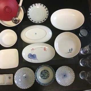 無料!  香蘭社製絵皿及び耐熱電子レンジ調理対応鍋、生活用皿とグラス