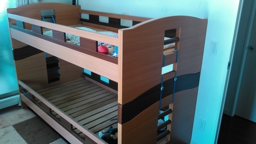 ほぼ未使用の木製2段ベッド売ります