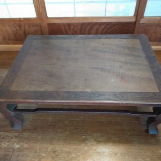 木製のレトロなテーブル売ります。