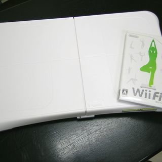 任天堂WiiFitソフト＋バランスボードセット（中古動作確認済み）