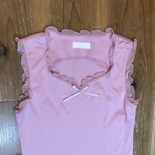 インゲボルグのピンクシャツ