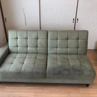 中古の緑のソファーベッド(０円)