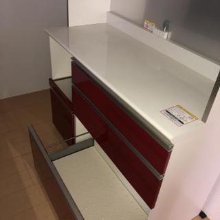 食器棚　赤